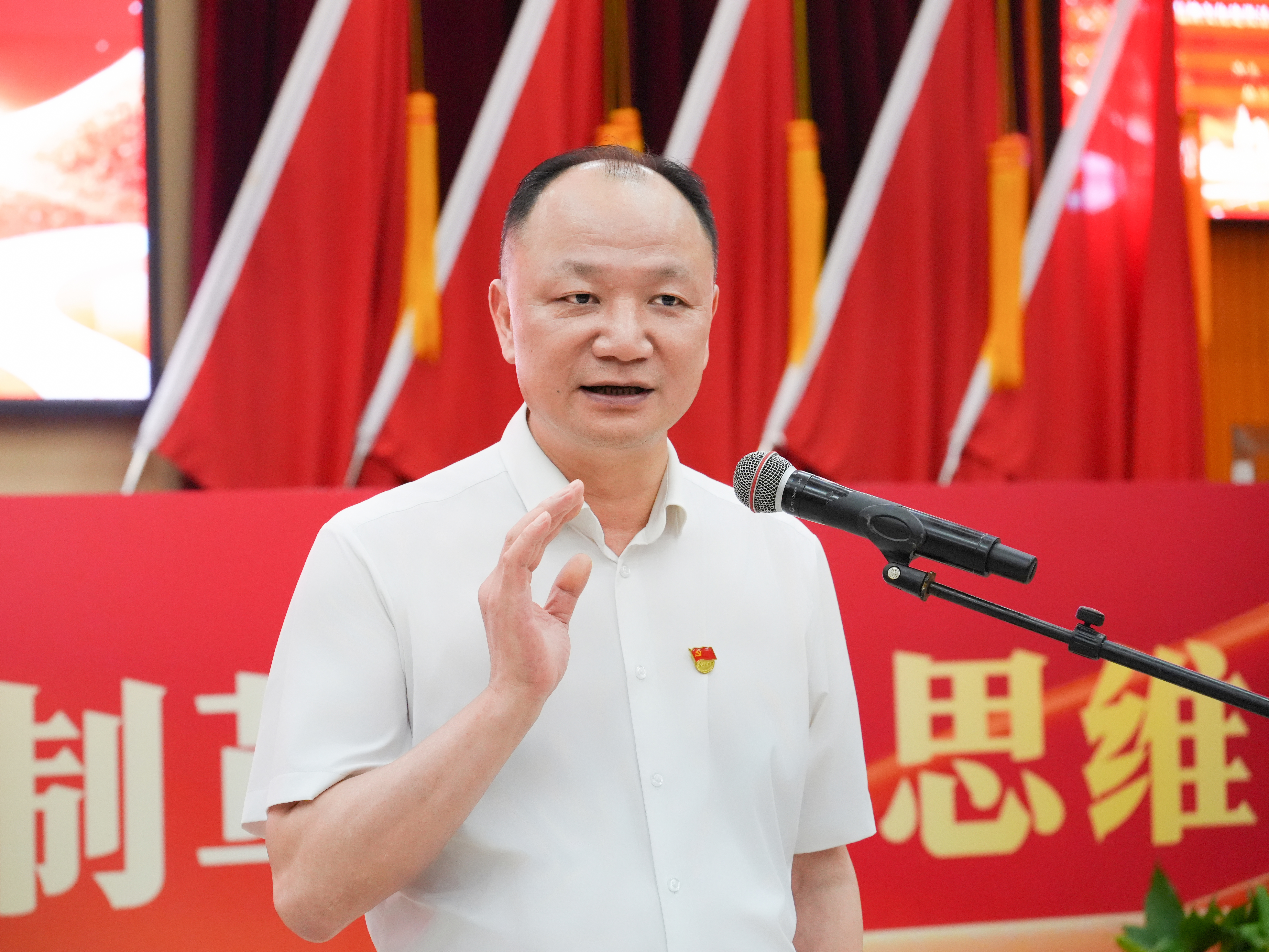 18.1.3四化建舉辦第三屆中國化學故事會初賽-公司黨委書記、董事長周鴻講話.jpg