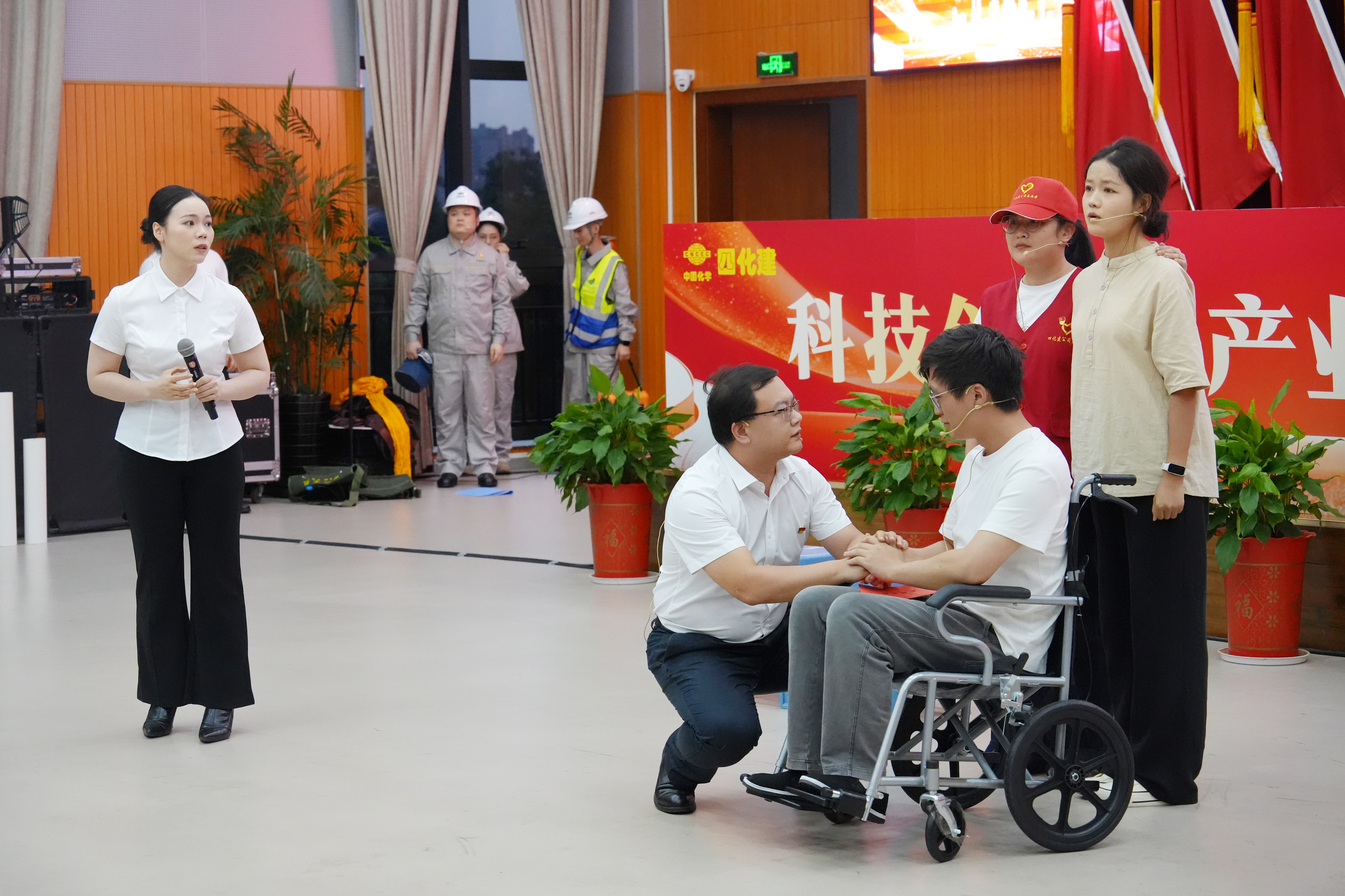 故事里的四化建②丨十九年,他們用一束光照亮673個至暗時刻.jpg