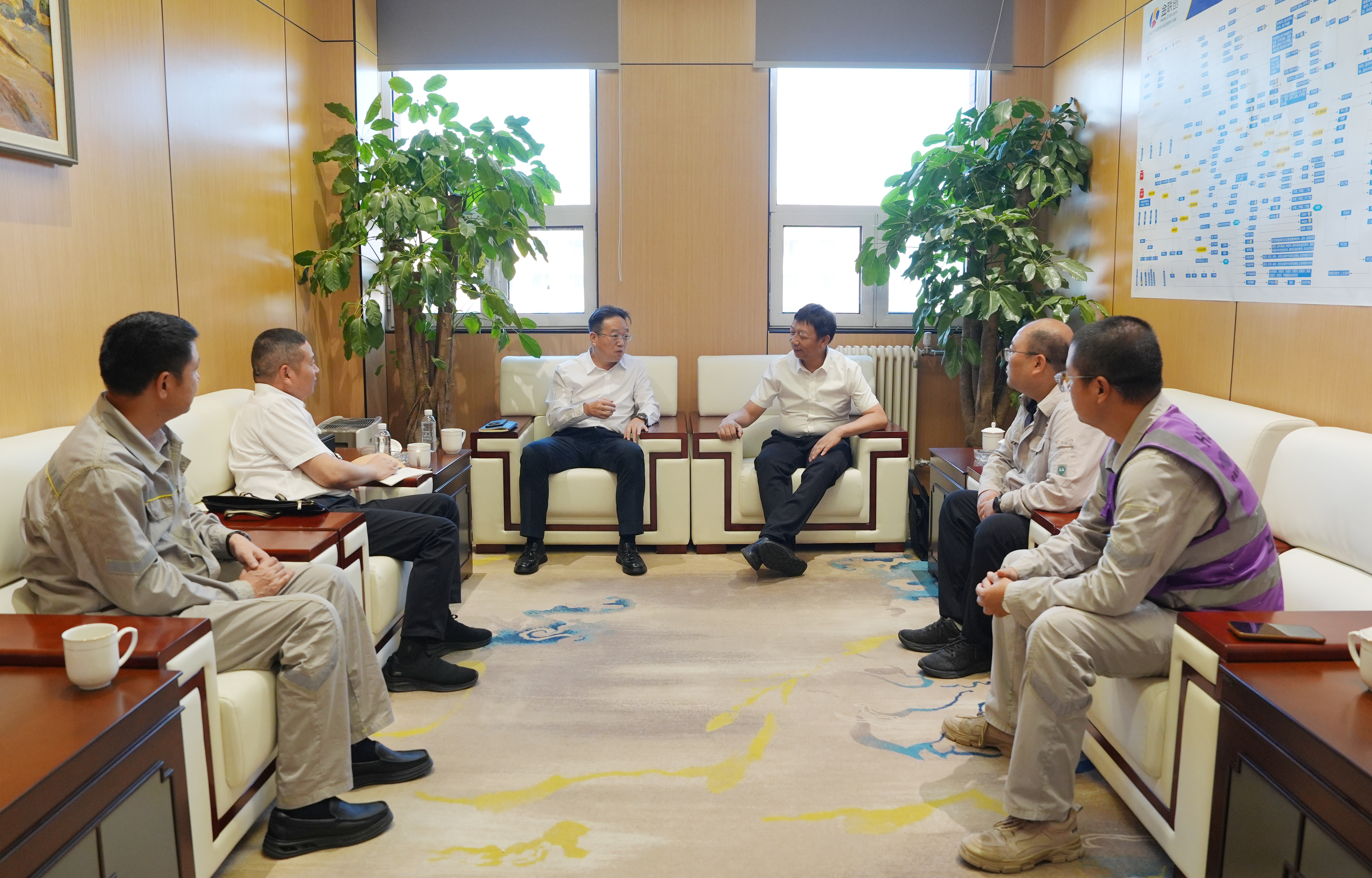 1.1.1唐文方與陜煤集團榆林化學總經理段立波舉行會談.jpg